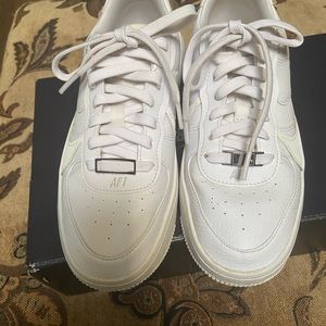 Women’s Air Force 1s Size 7